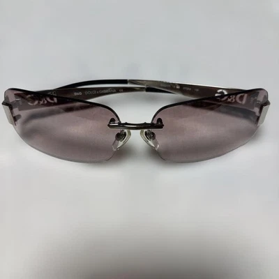 Gafas de sol deportivas Dolce&Gabbana para mujer con marco de metal grises elegantes clásicas de lujo Foto 1 de 4