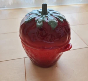 LE CREUSET Mini Cocotte Strawberry Casserole 400ml/ 13.5oz with Box - Picture 1 of 5