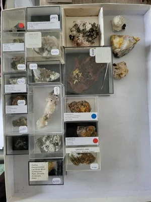 Lot Micromounts - 18 boxes - Diverses localités - Photo 1/4