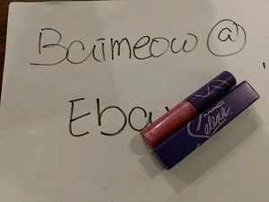 LÁPIZ LABIAL LE MAC SELENA BIDI BIDI BOM BOM NUEVO EN CAJA AUTÉNTICO edición limitada brillo labial - Imagen 1 de 2