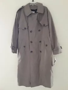 London Fog Herren 40 Reg Trenchcoat taupe gefüttert Taschen NEU - Bild 1 von 6