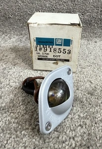 Luz de matrícula para parachoques trasero Chevy GMC Truck Blazer 1979-1991 nuevo de lote original GMC # 918553 - Imagen 1 de 8
