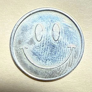 One Gram Silver Round "Smiley Emoji " 999 Fine Silver - Pan Silver Company round - Picture 1 of 2
