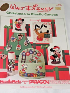 WALT DISNEY CHARACTERS CHRISTMAS IN PLASTIC CANVAS by Paragon - Imagen 1 de 2