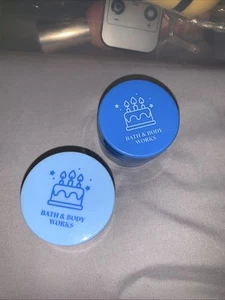 TODO NUEVO 2 Piezas CUMPLEAÑOS GLASEADO Exfoliante y Mascarilla Labial Set Baño y Cuerpo Funciona Sellado - Imagen 1 de 9