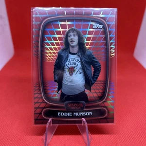 2025 Topps High Tek Stranger Things Hawkins Lab Pattern Eddie Munson #20 0bi1 - Picture 1 of 2