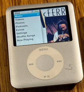 Apple iPod Nano 3rd Generation Silver 4GB NEW BATTERY & NEW LC(Holds 1000 Songs) - Picture 1 of 4