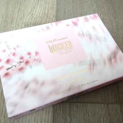 NEW R.E.M BEAUTY WICKED FOR GOOD CHERRY BLOSSOM BLUSH PALETTE MAKE-UP ARIANA - Image 1 of 2