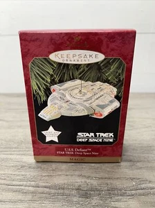 Star Trek Ornament USS Defiant Deep Space Nine Hallmark Magic Lights Ship SciFi - Picture 1 of 6