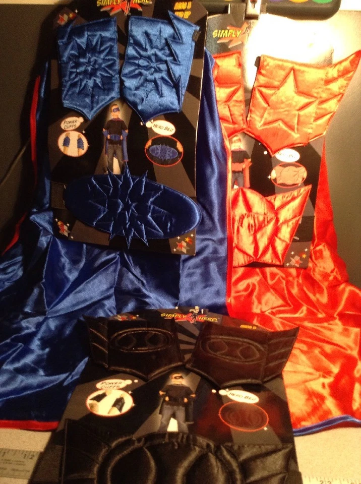 NUEVO~Superhéroe Vestir Puño Eléctrico/Capa/Cinturón Héroe Conjunto Disfraz Talla Única Edades 3+ Foto 1 de 4