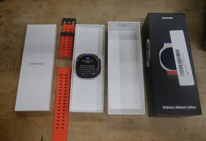 Samsung Galaxy Watch Ultra 47 mm gris titane Wifi LTE SM-L705U - Photo 1 sur 12