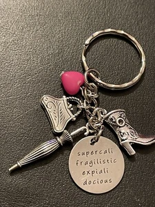 ❤️ MARY POPPINS 'Supercalifragilista' Llavero Bolso Dije Bolsa Regalo Navidad - Imagen 1 de 3