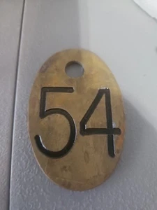 Antiguo número 54 etiqueta latón metal llavero etiqueta ganado granja vaca etiqueta - Imagen 1 de 2