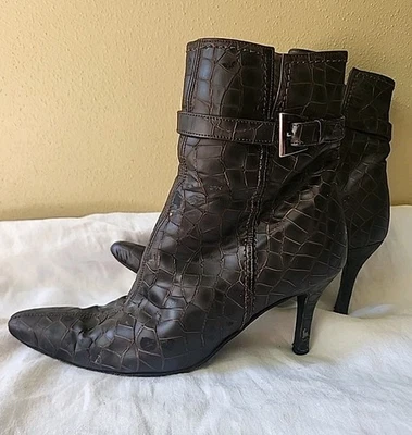 Stuart Weitzman Heeled Ankle Boots Womens 8 Brown Leather Buckle Ankle Strap - Image 1 of 4