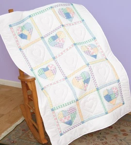 Edredón Jack Dempsey estampado blanco 40"X60" - corazones de retazos - Imagen 1 de 1