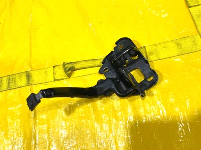 OEM audi B5 S4 A4 HOOD LATCH release lever 8D0823480 1996 - 2002 - Image 1 of 3