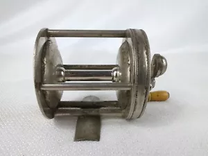 Vintage Castalia Jeweled Level Line Baitcasting Fishing Reel - Picture 1 of 6