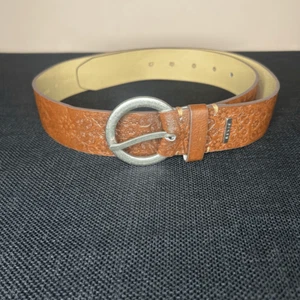 Relic by Fossil Starry Snowflake Hippy Flower Embossed leather brown belt with s - Picture 1 of 7