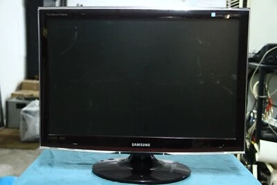 Samsung SyncMaster T240HD 24" 1920x1080  (screen scuffed) - Image 1 of 4