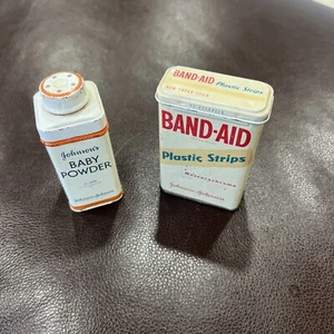 2 Vintage Dosen Johnson’s Babypuder und Pflaster - Bild 1 von 4