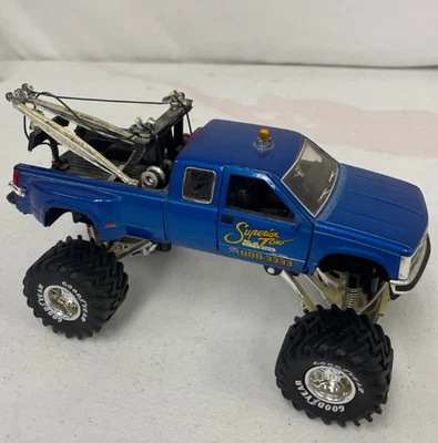 Sunnyside 1:24 scale Superior 1997 Chevy CK 3500 Tow Truck Die Cast - Image 1 of 4