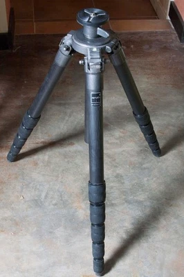 Trípode gigante de fibra de carbono Gitzo G1548G 90 pulgadas - columna - bonito Foto 1 de 4