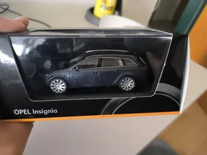 1/43 Opel Insignia A Sports Tourer di Schuco - Foto 1 di 7