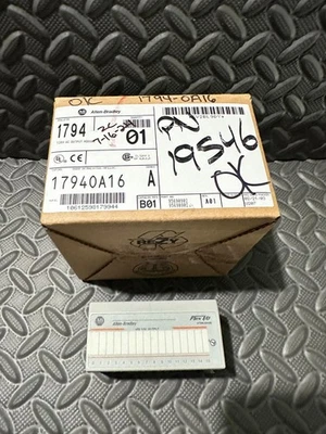 Módulo de salida Allen-Bradley 1794-OA16 Flex E/S 120 VAC de 16 canales Foto 1 de 3