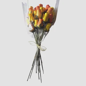 Rosas de madera amarillas y naranjas. 2 docenas en funda de celofán - Imagen 1 de 4