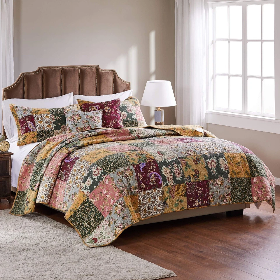 Greenland Home Antique Chic Quilt Set Includes Shams Decorative Pillows King