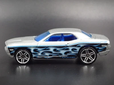 2008-2023 Dodge Challenger Silver 1/64 Scale Collectible Diecast Modello Auto - Immagine 1 di 4