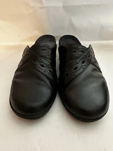 Women’s Clarks Bendables Black Leather Studs Cutouts 2” Mules 9M Casual Dressy - Picture 1 of 8