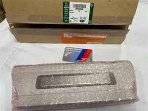 RANGE ROVER SPORT L405 PUERTA TRASERA PLACA DE RODADURA MANO DERECHA GENUINA NUEVA LR093556 - Imagen 1 de 3