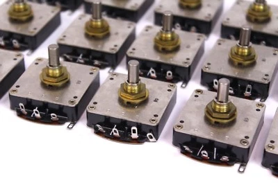 30x RFT potentiometer 22K 2 R9 665 original GDR potentiometer rotary resistor - Image 1 of 3