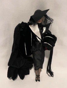 Muñeca Disney Cruella De Vil Power in Pinstripes 101 Dálmatas Grandes Villanos - Imagen 1 de 13