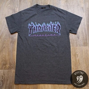 Camiseta Thrasher Magazine Gris Azul/Púrpura Logo Llama -Talla Adulta Pequeña - Imagen 1 de 7