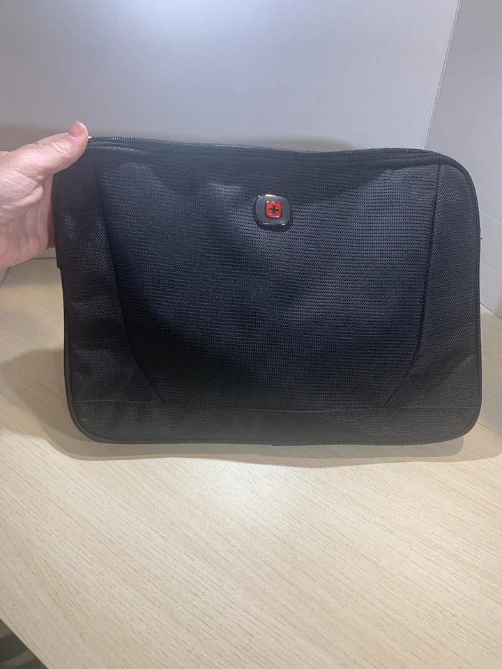Estuche de transporte Swissgear Wenger Beta para portátiles de 14" - negro Foto 1 de 4