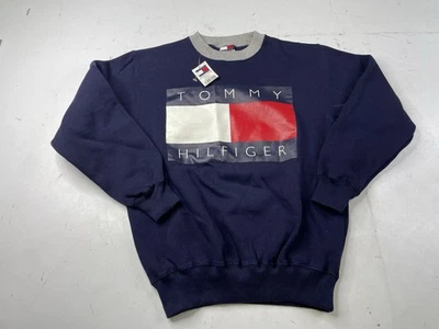Moletom Vintage Anos 90 Tommy Hilfiger Bandeira Grande Logotipo Azul Gola Redonda Tamanho Pequeno - Imagem 1 de 4