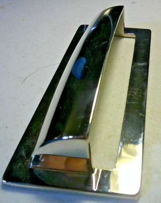 Tirador de gabinete de taza ~ TK perillas superiores Lynwood ~ TK937 PN ~ 2"x5"x1" ~ Lote 30 Foto 1 de 3