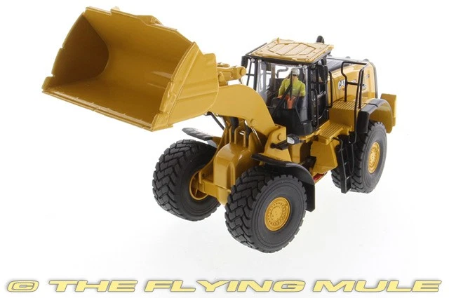 Diecast Masters 1:50 982 Wheel Loader - Image 1 of 4
