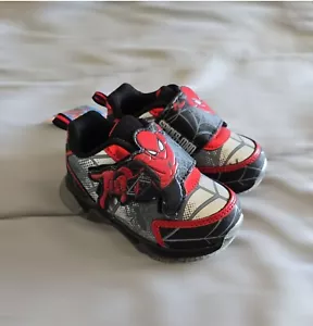 Zapatilla deportiva iluminada Spider-Man para bebés niños talla 6 - Nueva con etiquetas - Imagen 1 de 6