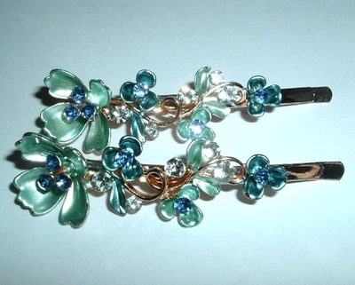 PAR DE ALFILERES BOBBY 2.5" FLORALES ESMALTE AZUL Y ESTRÁS NUEVOS CON ETIQUETAS Foto 1 de 2