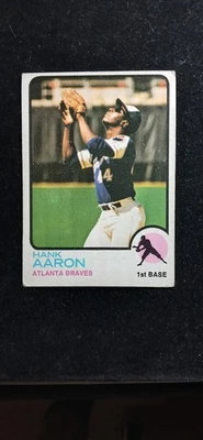 1973 Topps - Hank Aaron #100 Atlanta Braves Salón de la Fama Salón de la Fama en muy buena condición Foto 1 de 2