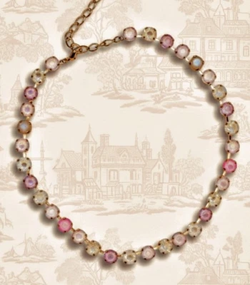 Cristales de pastel corto de fresa rosa en collar de tenis clásico chapado en oro Foto 1 de 4