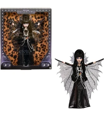 Boneca Monster High Elvira Mistress of The Dark colecionável em couro sintético preto - Imagem 1 de 2