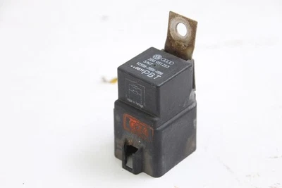 Relè VW PASSAT Variant 3C 3B0951253 2.0 125 KW 170 CV Diesel 08-2008 - Immagine 1 di 3