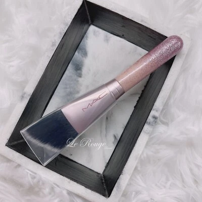 Mac 423ses Foundation / Powder Brush - Holiday Limited Edition Travel Size - Image 1 of 4