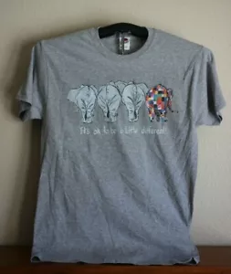 T-shirt It's ok to be a little different (consapevolezza dell'autismo), Medium in grigio - Foto 1 di 4