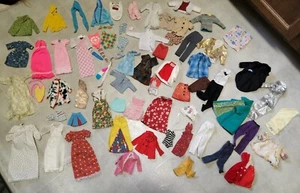 LARGE LOT OF VINTAGE BARBIE DOLL CLOTHES 1960s 1970s - Picture 1 of 12