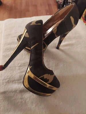Qupid Canvas Camo&Gold Platform Stiletto Pumps Size 6M - Image 1 of 4